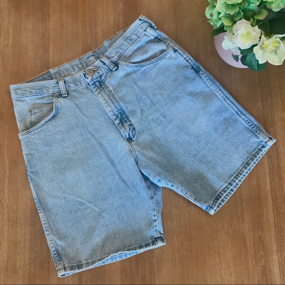 Wranglers high-rise denim shorts